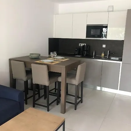 Spacieux Avec Jardin Dans De Grand Standing Avec Piscine * Sanary-sur-Mer