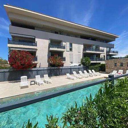 Spacieux Avec Jardin Dans De Grand Standing Avec Piscine